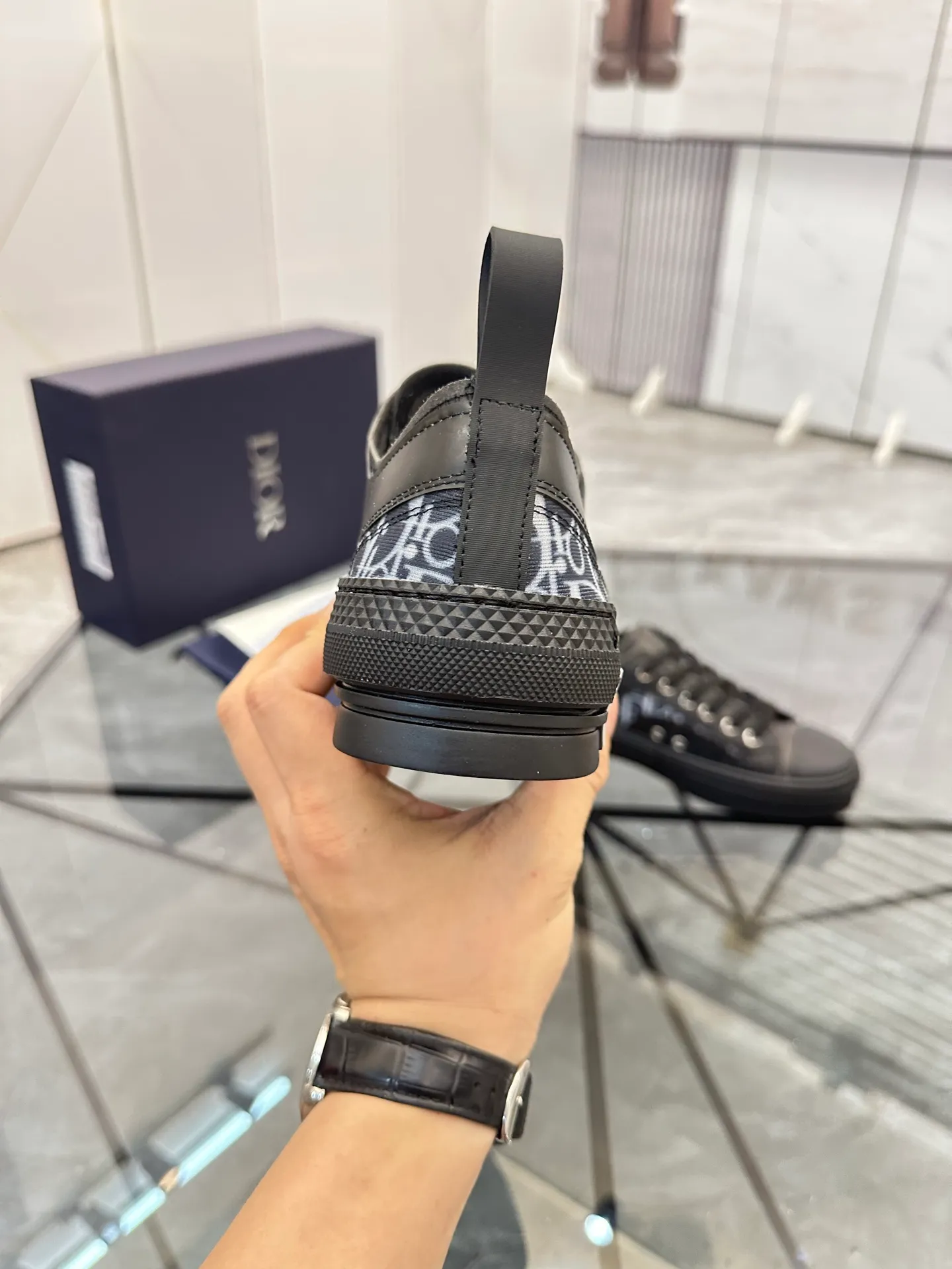 Selling men's shoes 💰: 💰P400¥ Product trademark: Dio* "Dior*" low-top casual shoes Regular size: 36-45 (can be customized to 46) Couple style B23 Product materials: Upper imported original fabric, breathable lining, original outsole. No.: 007